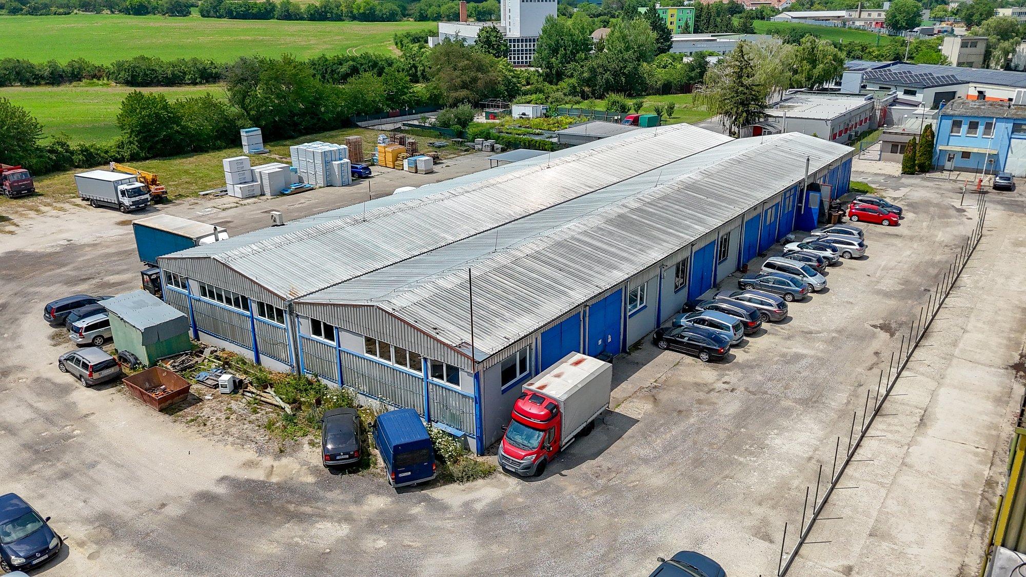 Na prenájom  – výrobno–skladová hala s administratívnym a sociálnym zázemím o výmere 178 m2 , Nové Mesto nad Váhom