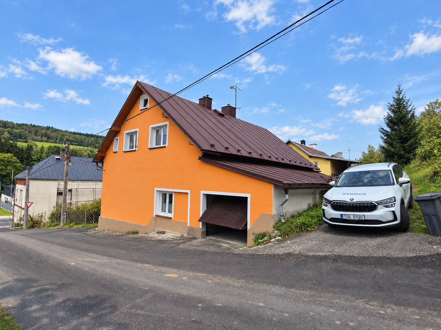 Rodinný dům vhodný pro dvě generace, s garáží a dílnou – Kraslice