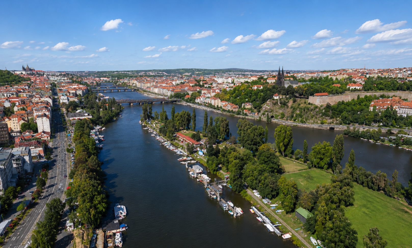 Moderní celoročně obyvatelný hausbót 60 m² + dvě terasy Císařská louka Praha 5