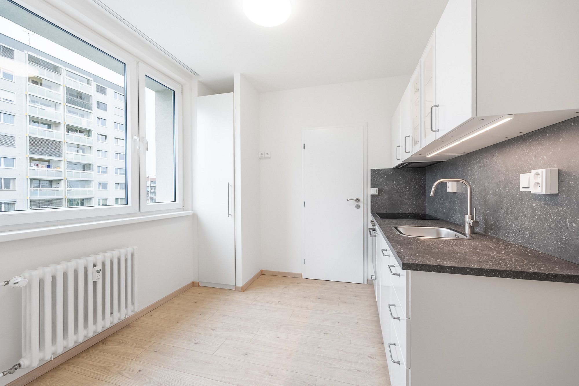 Pronájem Bytu 3+1 73m2 se zaskelnou lodžií, Lamačova, Praha 5
