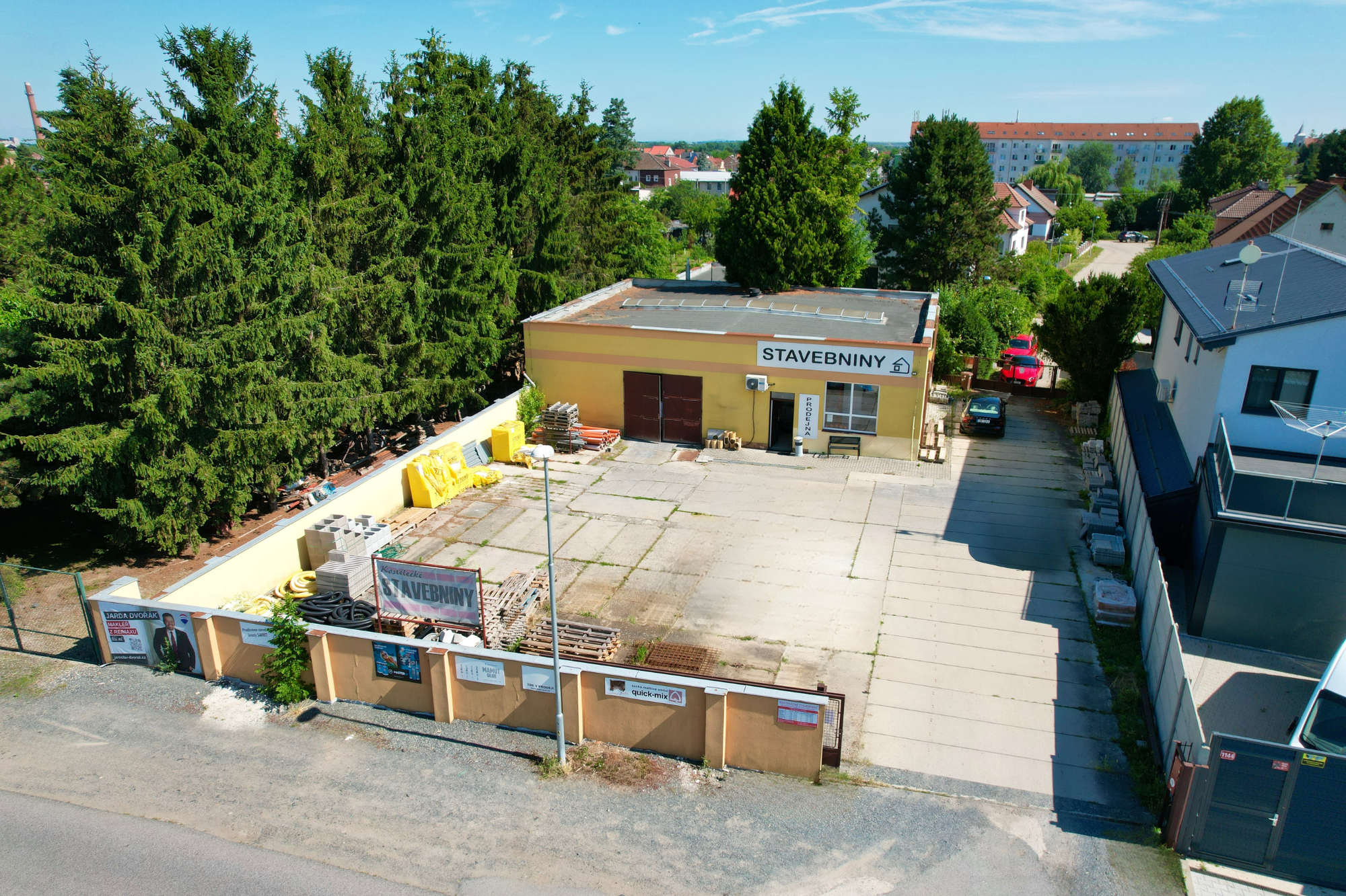 PRODÁNO: Komerční areál v Kostelci nad Labem
