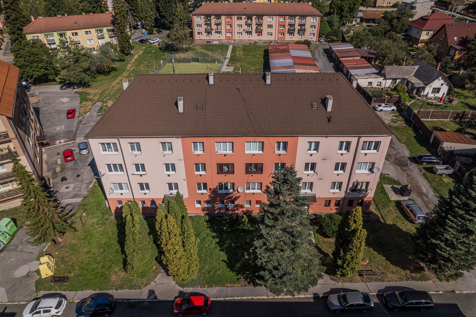 NA PREDAJ: 2-izbový zrenovovaný byt s vlastným kúrením a ohrevom vody, Levoča, sídl. Rozvoj, 51 m2