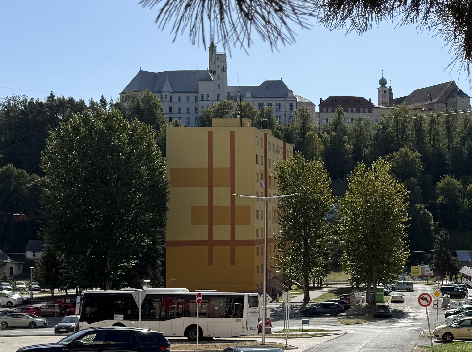 NA PREDAJ: 3-izbový zrenovovaný byt s lodžiou, ul. Jána Francisciho, Levoča, 2/8 posch.