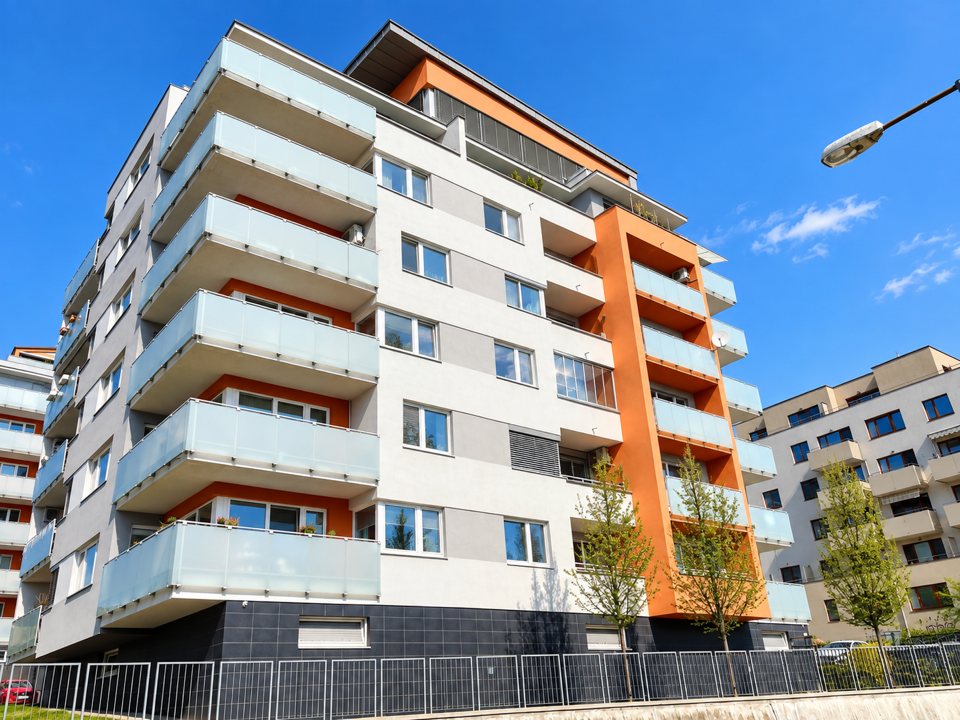 Prenájom: 2-izbový byt s veľkou loggiou a garážovým státím Hroznový sad | Kadnárova 85 | Bratislava – Rača, Krasňany