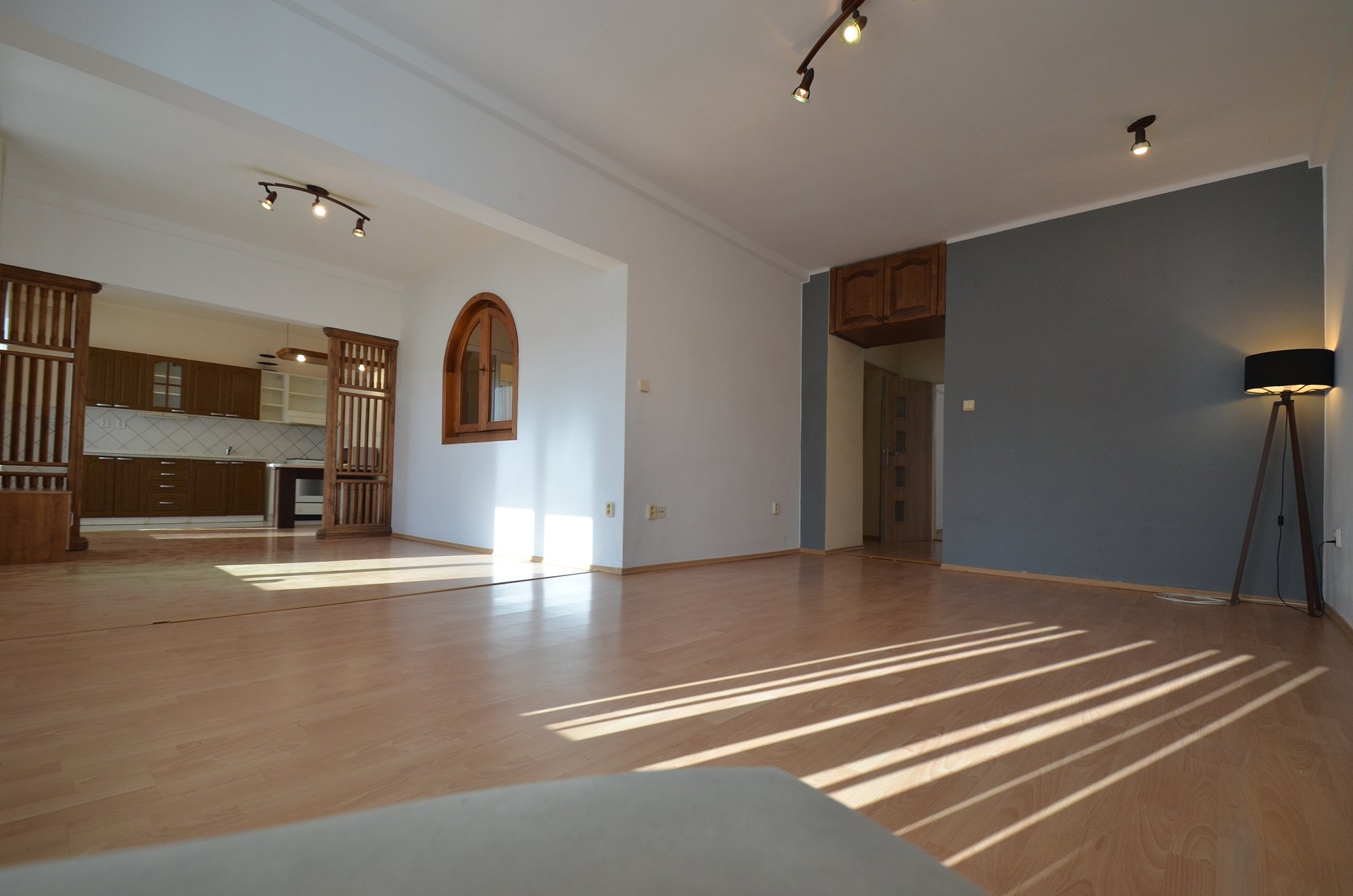 EXKLUZÍVNE NA PREDAJ 4-IZBOVÝ BYT 110 m² PRIAMO NA NÁMESTÍ V ŽIARI NAD HRONOM S 2 KÚPEĽŇAMI